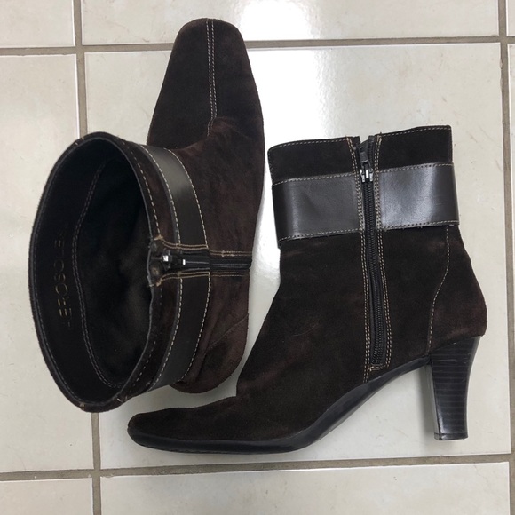 AEROSOLES Shoes - •AEROSOLES• brown suede & leather ankle booties // buckle